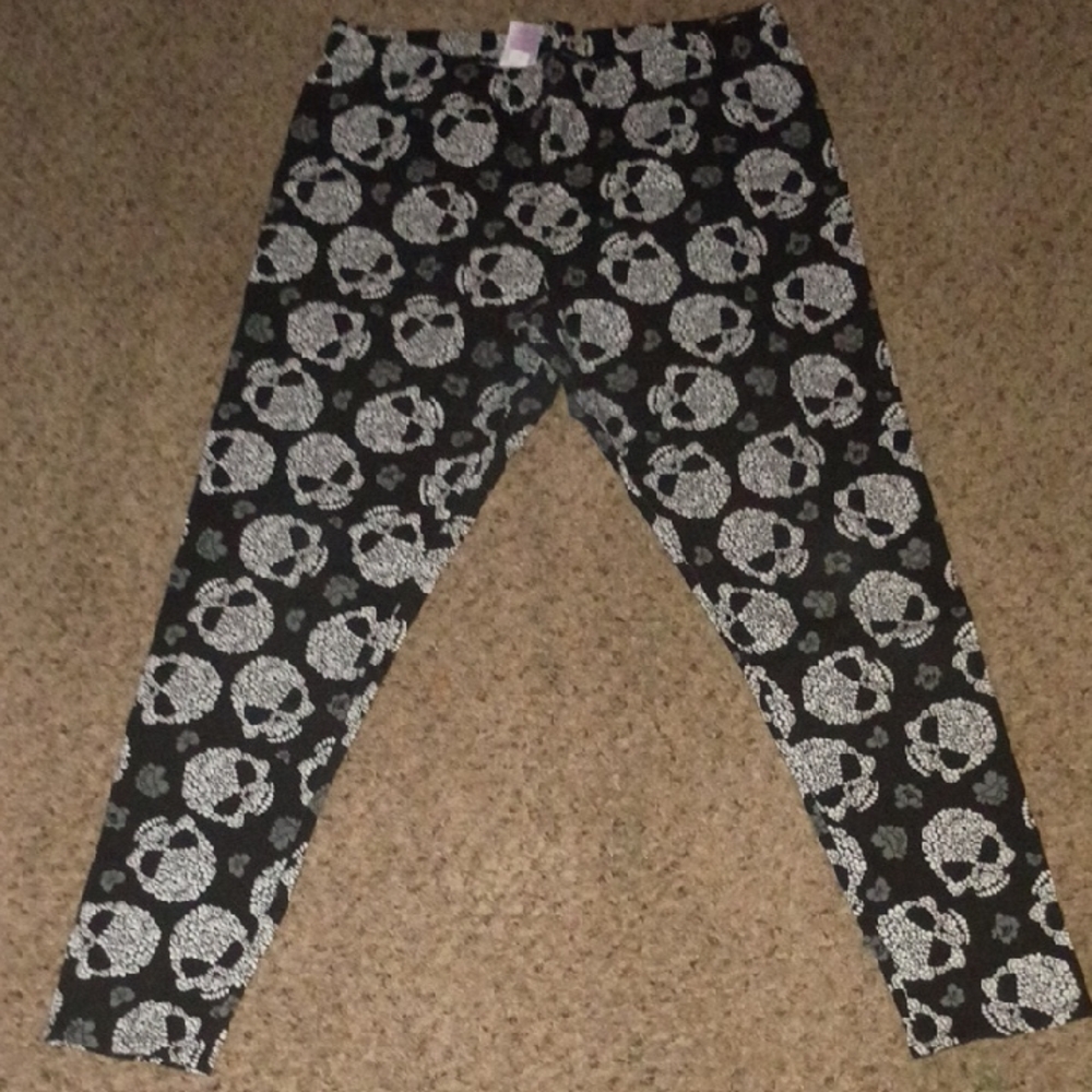 No Boundaries Black and White Floral Leggings
